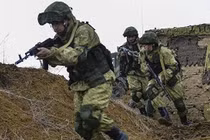 Lính dù Nga tập trận rầm rộ tại Crimes