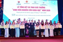 Khen thưởng 10 công trình xuất sắc đạt giải sinh viên nghiên cứu khoa học năm 2020