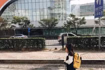 Kè kè bên con không phải là cách tốt!