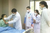 Những triệu chứng cần hỗ trợ y tế khẩn cấp sau mắc COVID-19