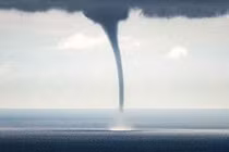 Không nên chủ quan với vòi rồng