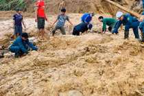 Hiện trường vụ sạt lở đất vùi lấp 11 người ở Phước Sơn