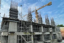 Không những không làm thủ tục cấp giấy phép xây dựng theo quyết định xử phạt hành chính số 20/QĐ-XPVPHC, Công ty CP C-Holdings lại tiếp tục xây dựng dự án C-River View không phép đến tầng 3. 