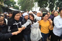 Buổi đưa ma định mệnh trở thành đám tang của 8 người cùng dòng tộc