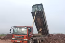 Quảng Ninh: Núp bóng xây dựng bến bãi để khai thác, kinh doanh cát trái phép