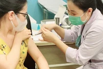 NÓNG: TP HCM xin Thủ tướng được chủ động tìm nguồn vắc-xin Covid-19