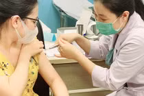 NÓNG: TP HCM xin Thủ tướng được chủ động tìm nguồn vắc-xin Covid-19