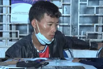 Đối tượng Giàng A Páo cùng tang vật.