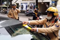 Hôm nay Hà Nội chính thức phạt nguội xe dừng, đỗ sai quy định