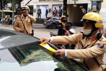 Hôm nay Hà Nội chính thức phạt nguội xe dừng, đỗ sai quy định