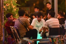 Quán nhậu ở TP.HCM đông đúc, bất chấp lệnh dừng hoạt động