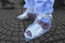 Những người hùng 'dép tổ ong' ở tâm dịch Bắc Ninh