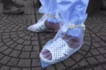 Những người hùng 'dép tổ ong' ở tâm dịch Bắc Ninh