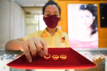 Vàng rớt giá mạnh