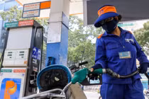 Bộ Công Thương: Giá xăng Việt Nam còn thấp hơn Lào, Campuchia.