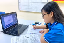  Hỗ trợ ôn thi chuyển cấp cho học sinh có bố mẹ ở tuyến đầu chống dịch