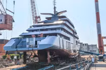 Doanh nghiệp đóng tàu “tự bơi” trong khốn khó