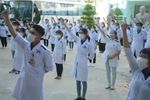 Vượt mốc 20.000 ca mắc COVID-19: Dịch càng phức tạp càng phải đoàn kết