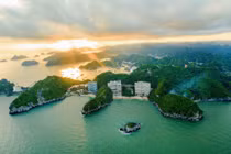 Là điểm đến được tìm kiếm nhiều nhất tại Việt Nam trong năm 2020, Cát Bà xuất hiện đầy ấn tượng trên màn ảnh nhỏ như bản giao hưởng độc đáo giữa trời và biển.