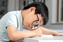  Gù vẹo cột sống vì bàn gấp tiện ích