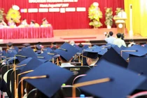 Có nên bỏ ghi xếp loại trên bằng đại học?