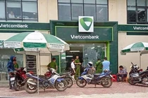 Cướp nã nhiều phát súng khi xông vào ngân hàng Vietcombank
