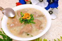 Cháo vỏ lạc + gan lợn chữa thiếu máu