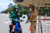 Nhiều shipper TP.HCM không dám nhận đơn giao hàng liên quận