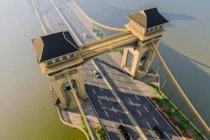 Cầu Trần Hưng Đạo với phong cách xứ Đông Dương: Chuyên gia chê chắp vá