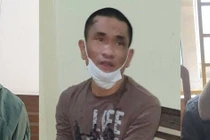 Từ trái qua, các đối tượng: Phan Trọng Sơn, Nguyễn Tất Thạch và Bùi Sỹ Văn tại cơ quan công an. 