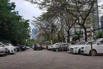 Hà Nội: Bãi giữ xe không phép bị tố “làm loạn khu vực”