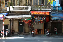 Hình ảnh chưa từng có trên phố Hàng Mã trong ngày rằm tháng 7