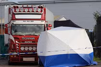 Tài xế xe tải chở 39 nạn nhân nói trong xe toàn là bánh quy