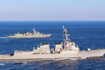 Mỹ đưa 2 khu trục hạm tên lửa Tomahawk vào Địa Trung Hải