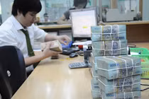 Một số ngân hàng nhỏ bắt đầu đẩy cao lãi suất huy động 
