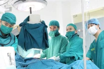 Bác sĩ tài trợ lắp máy tạo nhịp tim để cứu bệnh nhân