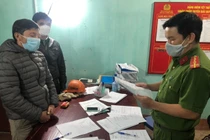 Các đối tượng tại cơ quan công an.