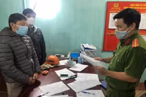 Các đối tượng tại cơ quan công an.