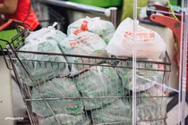 Hợp tác hướng tới giảm sử dụng túi nilon trong lĩnh vực bán lẻ