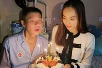 Hình ảnh mới nhất của nghệ sĩ Công Lý tại bệnh viện do bị trượt ngã