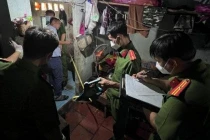 Trèo vào nhà vệ sinh, giết “vợ hờ” vì ghen