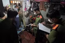 Trèo vào nhà vệ sinh, giết “vợ hờ” vì ghen