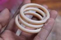  Đeo vòng ngà voi tránh gió