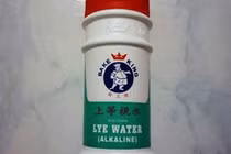 Uống nhầm nước tro tàu làm bánh ú, bé gái 3 tuổi bị bỏng thực quản