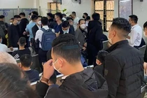 Quá tải ngày đầu giảm 50% phí trước bạ