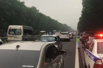 5 ôtô tông liên hoàn, cửa ngõ Hà Nội ùn tắc từ 5h