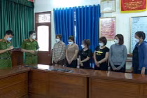 Các đối tượng trong đường dây đánh bạc bị bắt giữ. Ảnh: Công an tỉnh Ninh Bình.