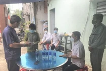 Ngành chức năng địa phương đến chia buồn, hỗ trợ gia đình bệnh nhân tử vong