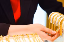 Giá vàng SJC tiếp đà tăng khi vàng thế giới suy giảm