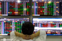 Chứng khoán bị bán mạnh, thị trường lại nghẽn